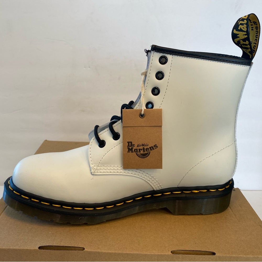 New In Box Unisex Dr Martens 1460